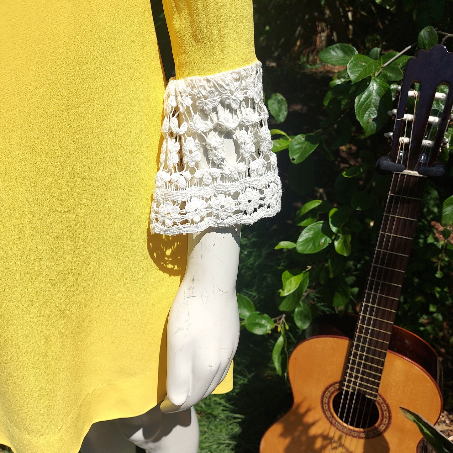 Miss Sunshine! Yellow mellow Crochet trim 60s mini dress