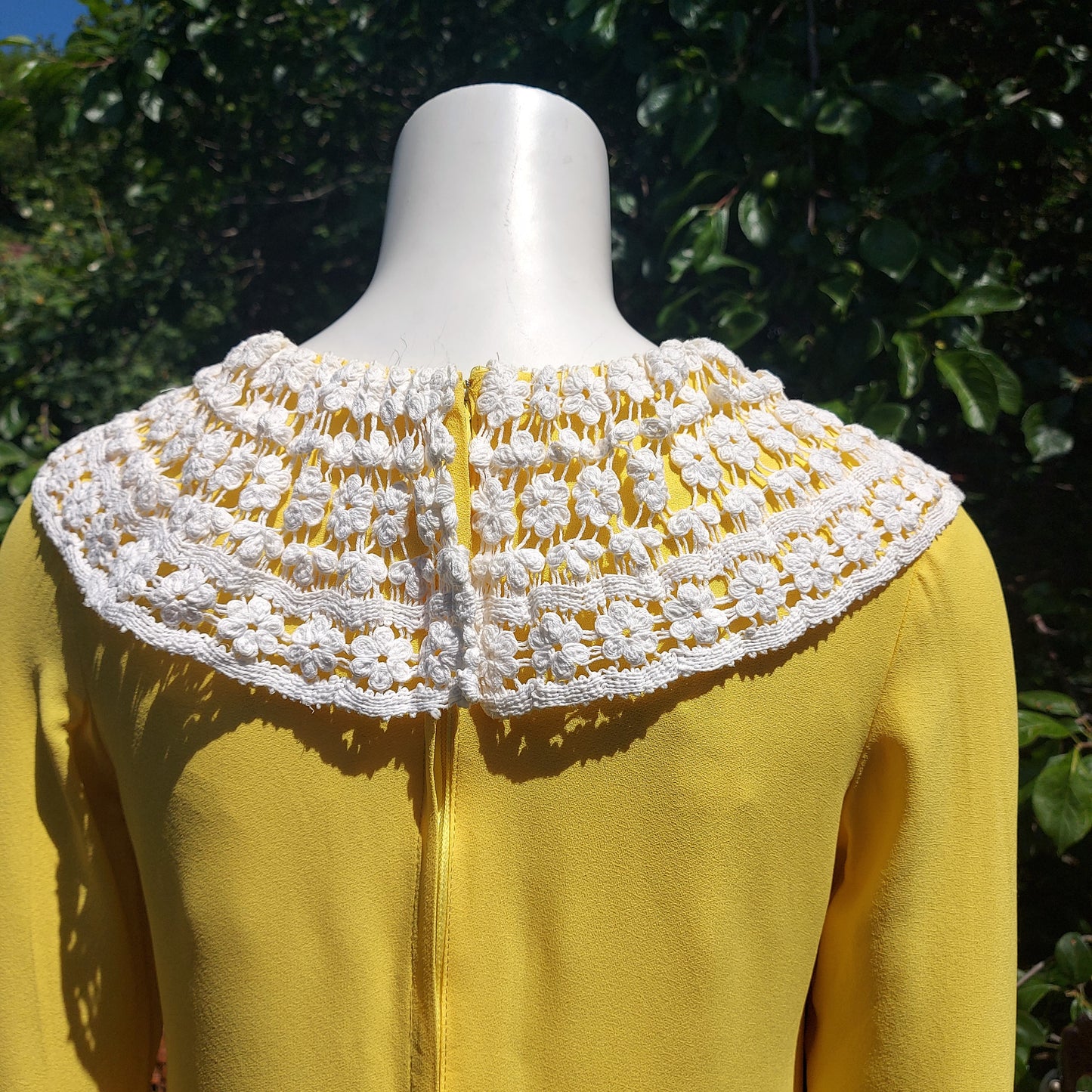 Miss Sunshine! Yellow mellow Crochet trim 60s mini dress