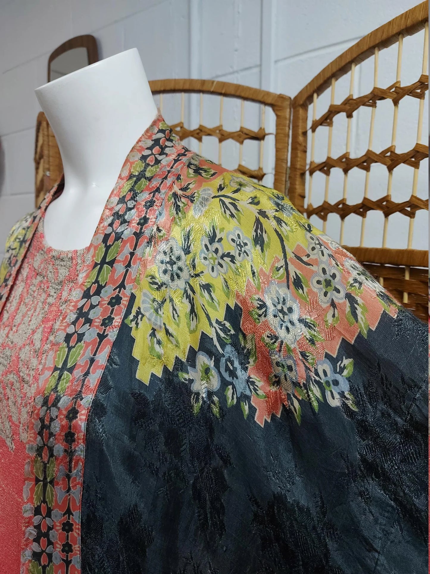 1920's Damask Floral Print Robe